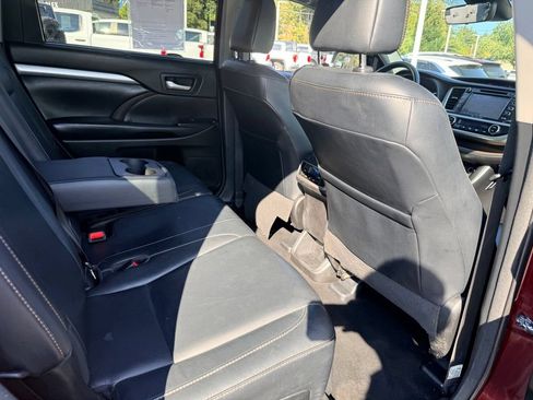 Used 2018 Toyota Highlander XLE AWD/4WD image 33