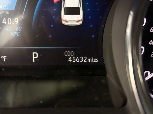 Used 2020 Toyota Camry XLE w/ Driver Assist Package FWD image 4