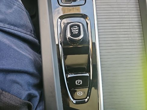 Used 2024 Volvo S60 B5 Core FWD image 22