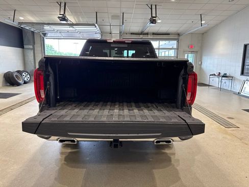 Used 2025 GMC Sierra 1500 SLT AWD/4WD image 17