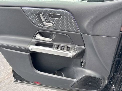 New 2025 Mercedes-Benz GLB 250 image 25