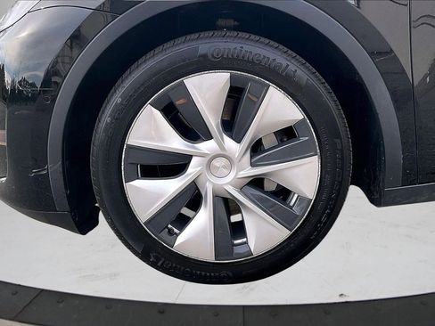 Used 2022 Tesla Model Y Long Range image 33