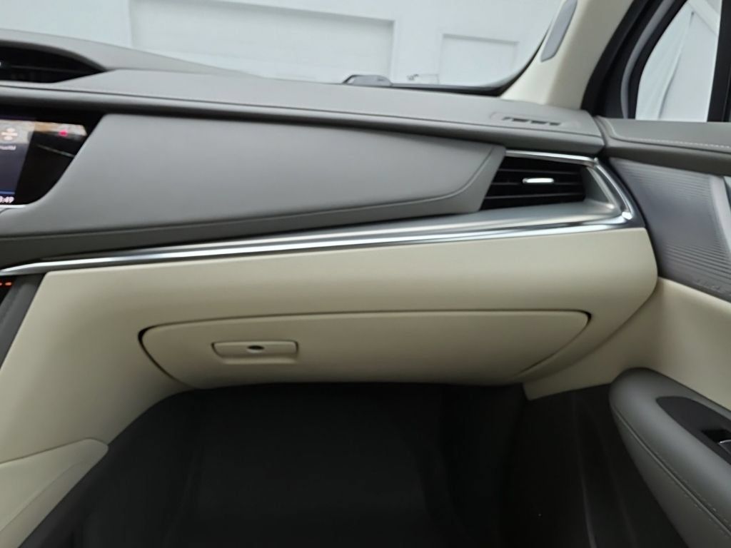 Used 2025 Cadillac XT5 Premium Luxury w/ LPO, Floor Liner Package AWD/4WD image 41