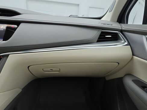 Used 2025 Cadillac XT5 Premium Luxury w/ LPO, Floor Liner Package AWD/4WD image 41
