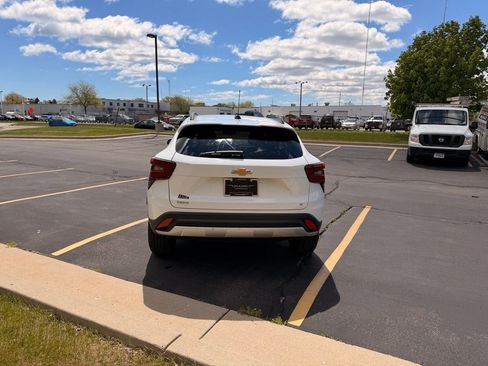 Used 2024 Chevrolet Trax LT w/ Driver Confidence Package FWD image 5