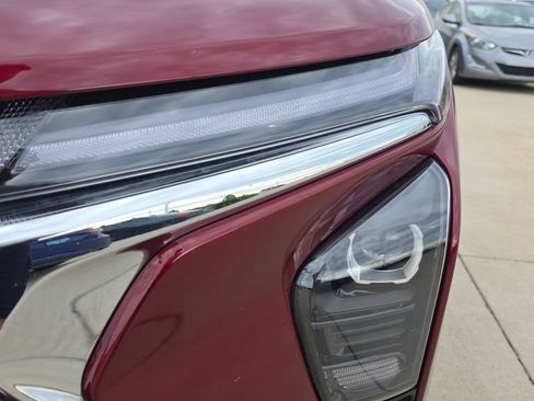 Used 2025 Chevrolet Trax LT w/ LT Convenience Package FWD image 9