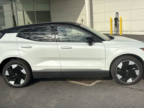 New 2026 Volvo EX30 Ultra w/ Climate Package image 25