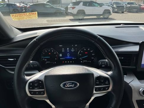 Used 2023 Ford Explorer XLT w/ Equipment Group 202A RWD image 11