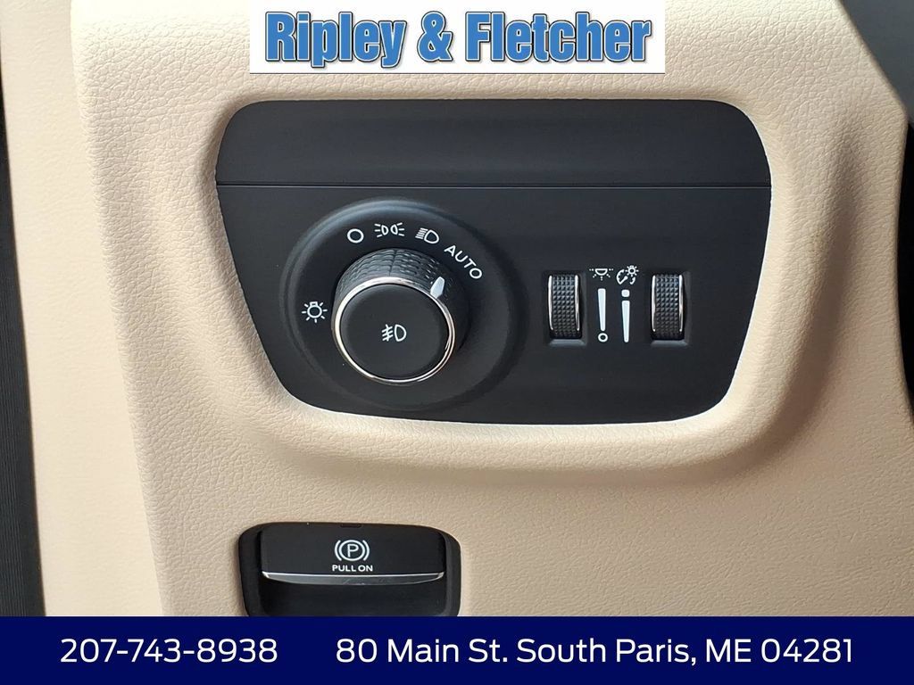 Used 2023 Jeep Grand Cherokee L Limited AWD/4WD image 18