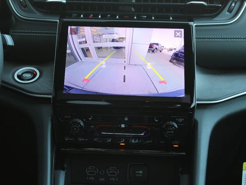 New 2025 Jeep Grand Cherokee Limited w/ Trailer Tow Package image 21