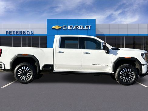 Used 2024 GMC Sierra 3500 Denali Ultimate image 3