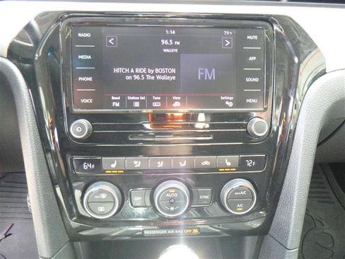 Used 2022 Volkswagen Passat 2.0T SE FWD image 13