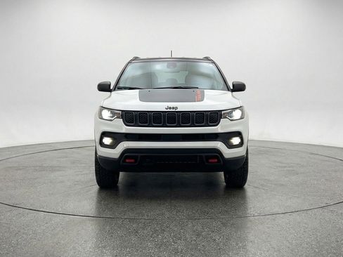 Used 2025 Jeep Compass Trailhawk AWD/4WD image 2