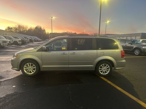 Used 2016 Dodge Grand Caravan SXT w/ Rear Park Assist Package image 7