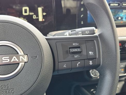 Used 2025 Nissan Kicks SV AWD/4WD image 29