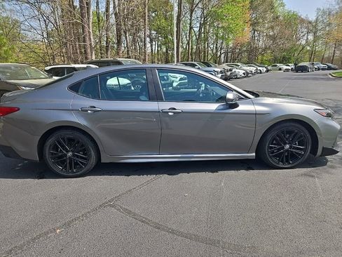Used 2025 Toyota Camry SE image 11
