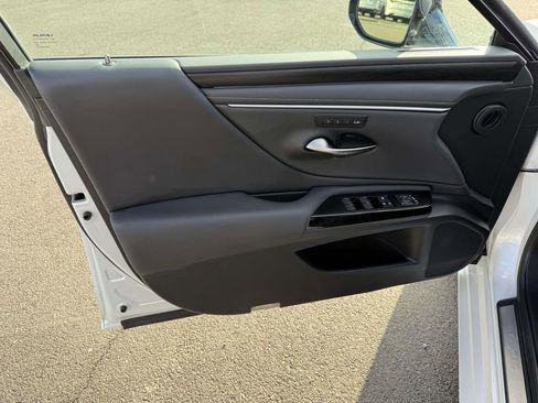 Used 2024 Lexus ES 300h w/ Premium Package image 12