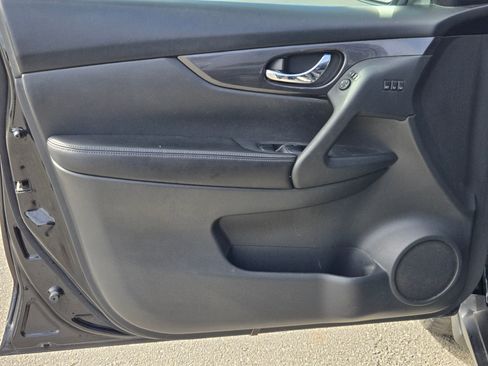 Used 2018 Nissan Rogue SV w/ Premium Package image 20