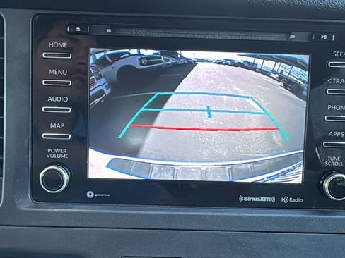 Used 2019 Toyota Sienna LE w/ Carpet Mat Package FWD image 16