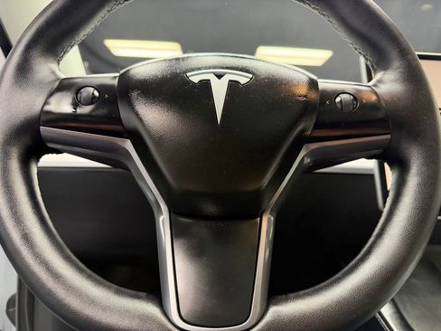 Used 2022 Tesla Model Y Long Range AWD/4WD image 23