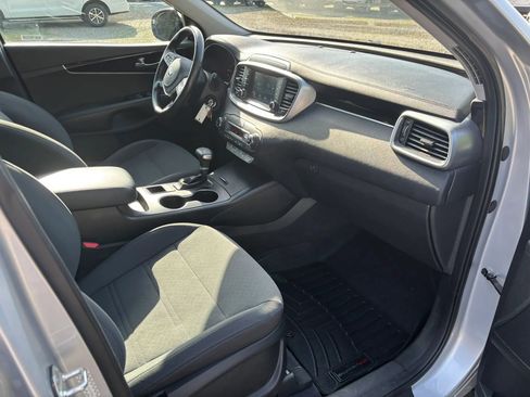 Used 2020 Kia Sorento LX w/ LX I4 Convenience Package FWD image 21