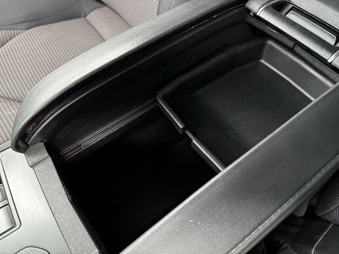 Used 2024 Toyota Highlander LE image 32