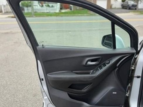 Used 2019 Chevrolet Trax LT w/ Sun & Sound Package image 16