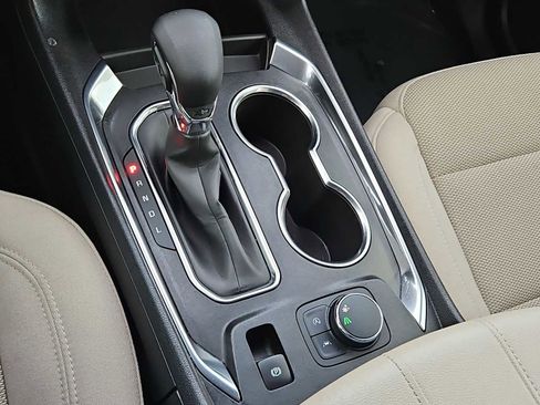 Used 2022 Chevrolet Traverse LS image 30