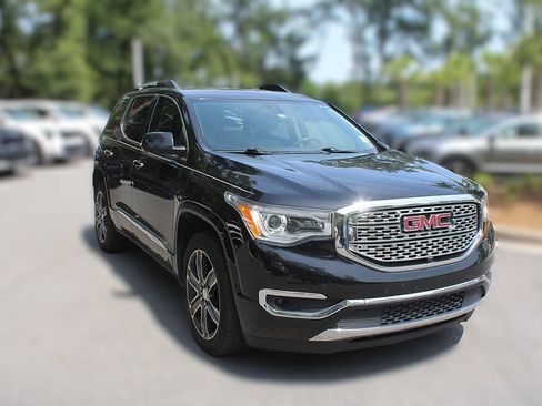 Used 2019 GMC Acadia Denali w/ Technology Package FWD image 16