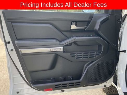 Used 2025 Toyota Tacoma TRD Off-Road AWD/4WD image 15