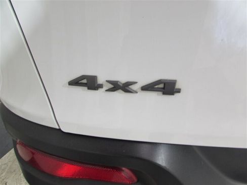 Used 2018 Jeep Cherokee Trailhawk image 72