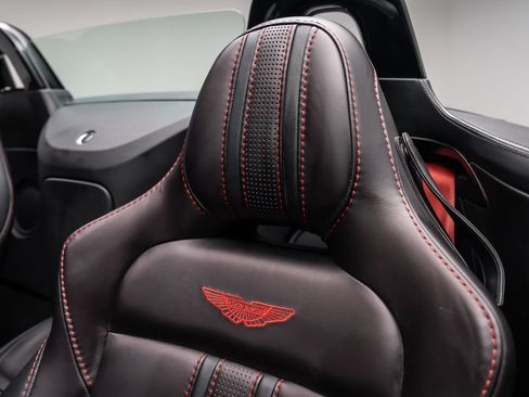 Used 2023 Aston Martin V8 Vantage Roadster RWD image 24