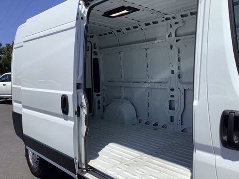Used 2026 RAM ProMaster 2500 w/ Convenience Group FWD image 27