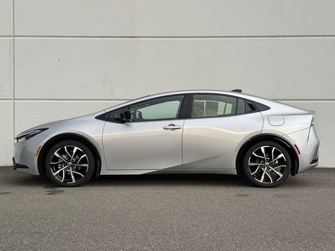 Used 2026 Toyota Prius Plug-In Hybrid w/ Limited Premium Package FWD image 4