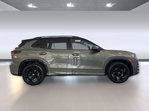 New 2026 Volkswagen Tiguan SE R-Line FWD image 8