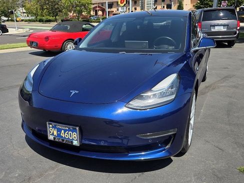 Used 2018 Tesla Model 3 Long Range RWD image 3
