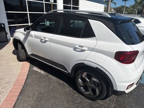 Certified 2023 Hyundai Venue Limited image 4