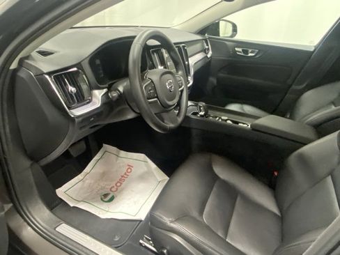 Used 2025 Volvo S60 B5 Core image 10