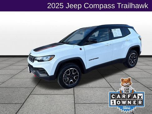 Used 2025 Jeep Compass Trailhawk AWD/4WD image 1
