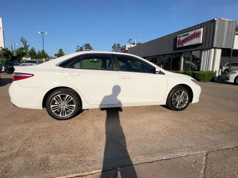 Used 2015 Toyota Camry SE FWD image 7