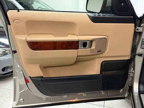 Used 2011 Land Rover Range Rover HSE LUX image 14