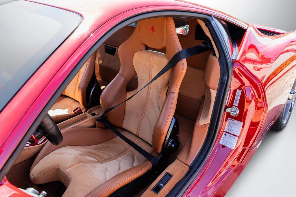 Used 2013 Ferrari 458 Italia Coupe RWD image 6