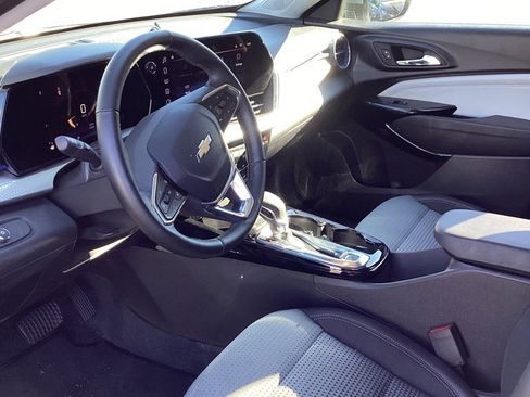 Used 2025 Chevrolet Trax LT w/ LT Convenience Package image 11