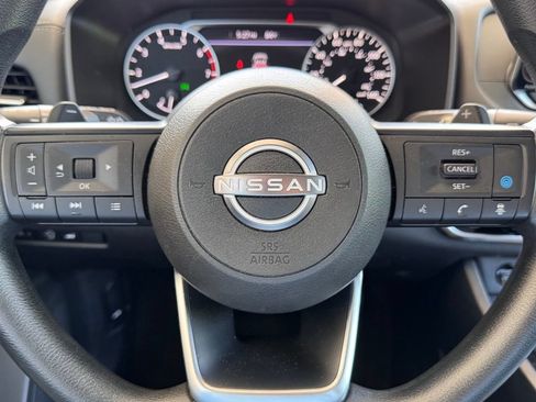 Used 2024 Nissan Rogue SV FWD image 6