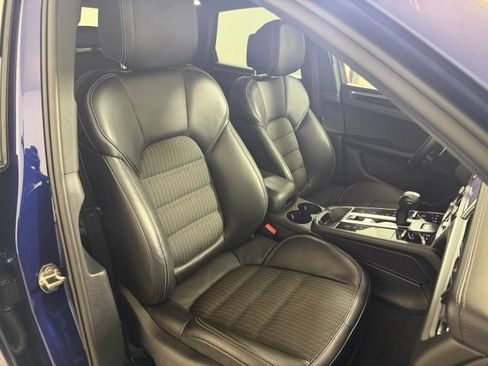 Used 2023 Porsche Macan Turbo AWD/4WD image 22