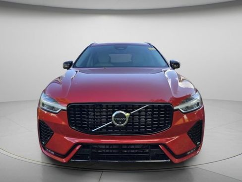 Used 2023 Volvo XC60 B5 Plus w/ Protection Package Premier FWD image 3