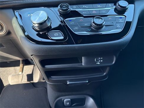 New 2026 Chrysler Pacifica Select image 17