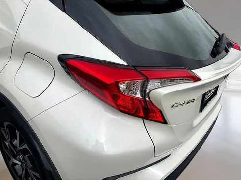 Used 2018 Toyota C-HR XLE FWD image 23