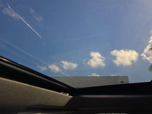 Used 2024 GMC Sierra 1500 SLT w/ SLT Premium Plus Package image 33