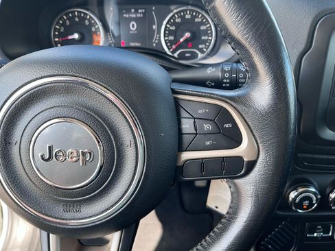 Used 2015 Jeep Renegade Latitude FWD image 26